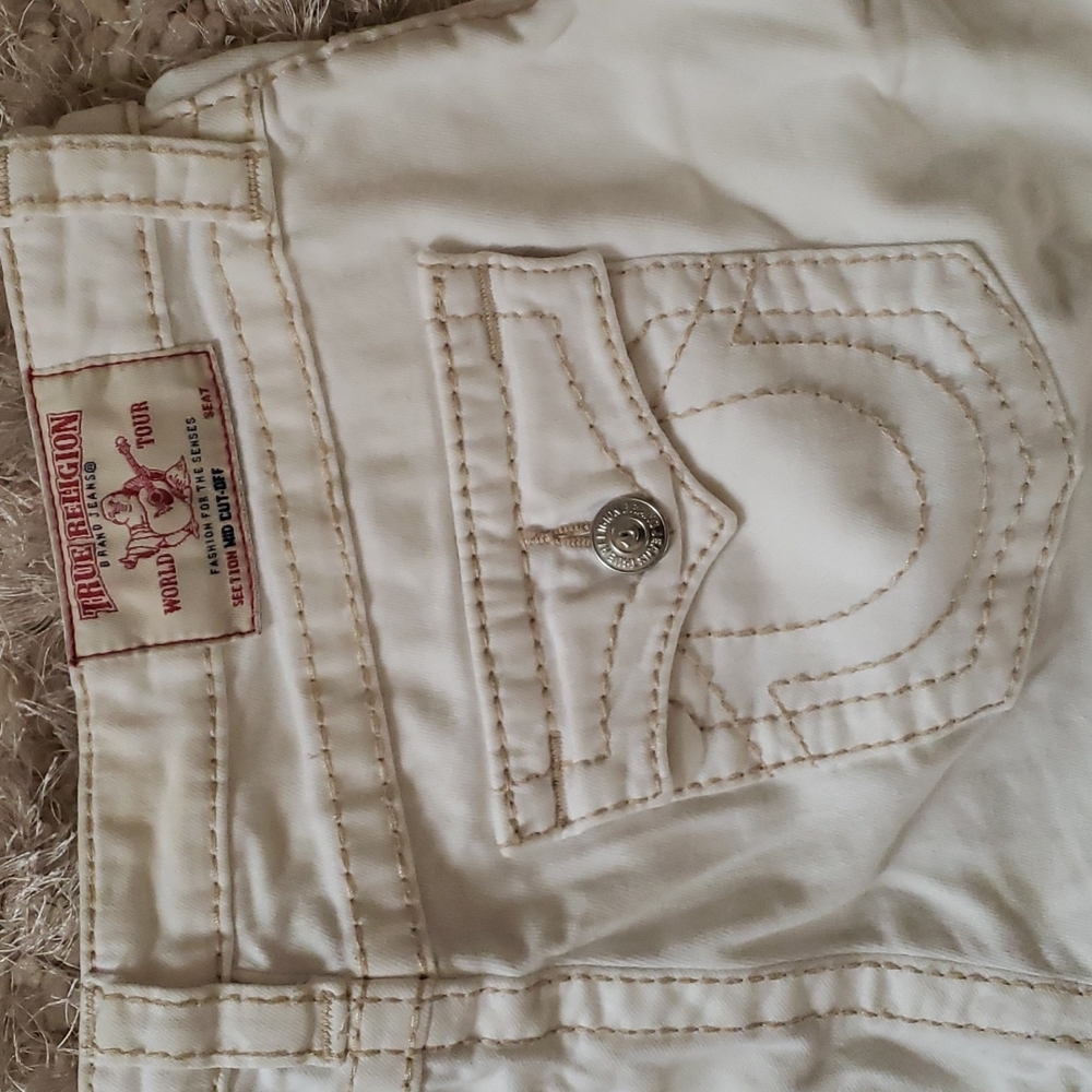 True Religion white short size 28